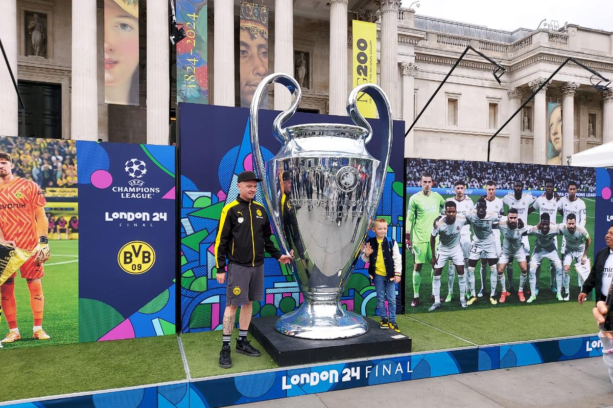 UEFA le-a arestat englezilor „Trafalgar Square” + „Oooo, sunteți din țara lui Marcel Răducanu”