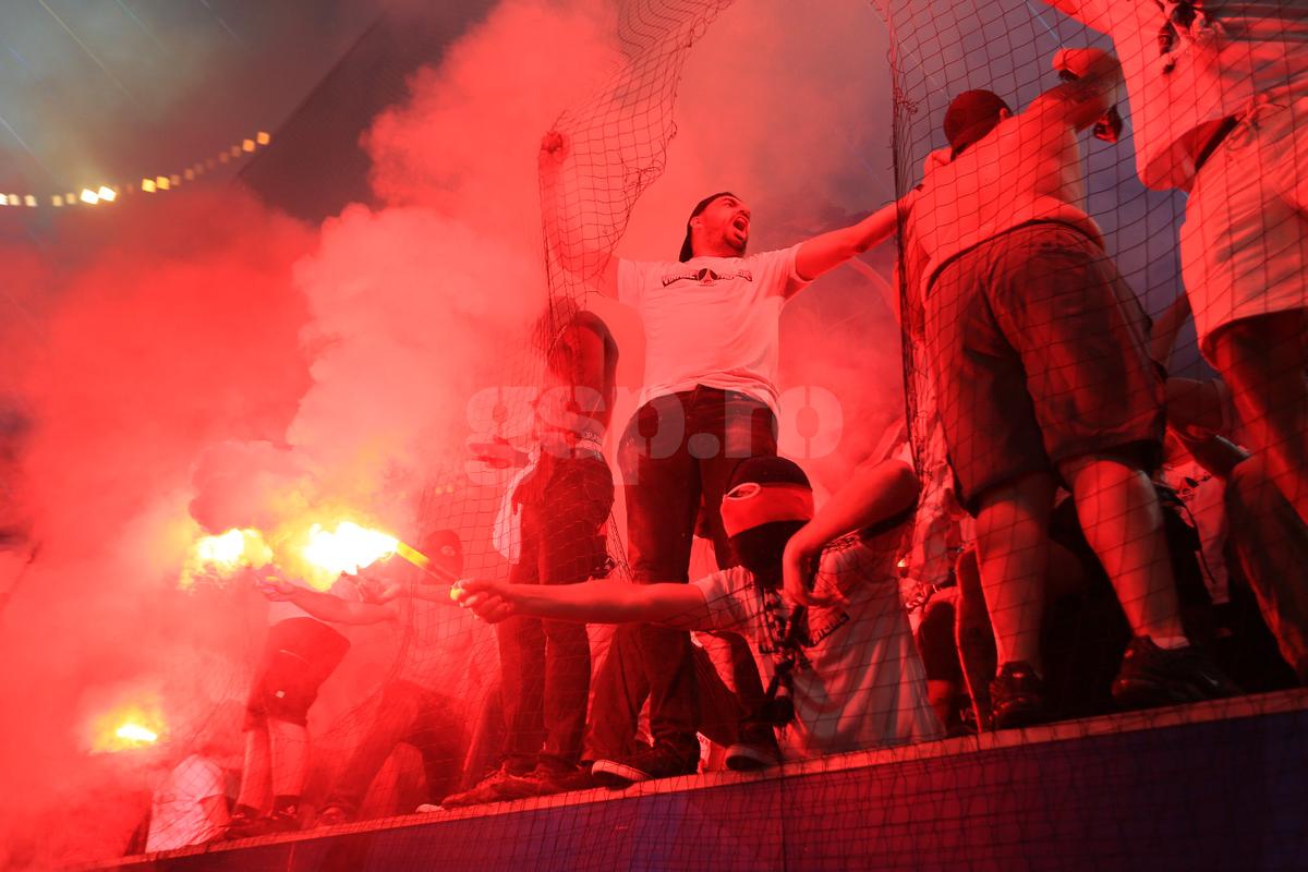 Imaginile pe care UEFA le-ar vrea interzise! PSG show cu torțe