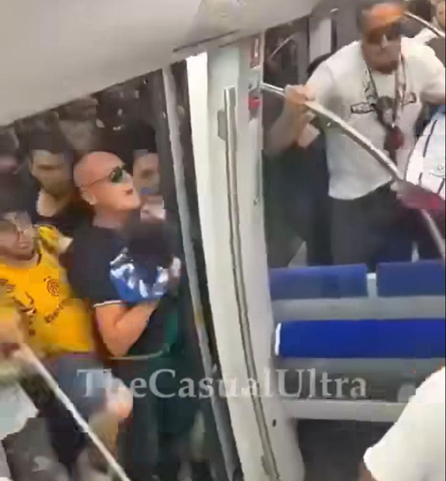 Alteracția dintre fani s-a viralizat pe paginile dedicate ultrașilor / Sursă: Casual Ultra PSG - Inter Milano 5-0! Le jour de gloire est arrivé! Victorie memorabilă a Parisului, într-o finală arbitrată fără greșeală de Istvan Kovacs!