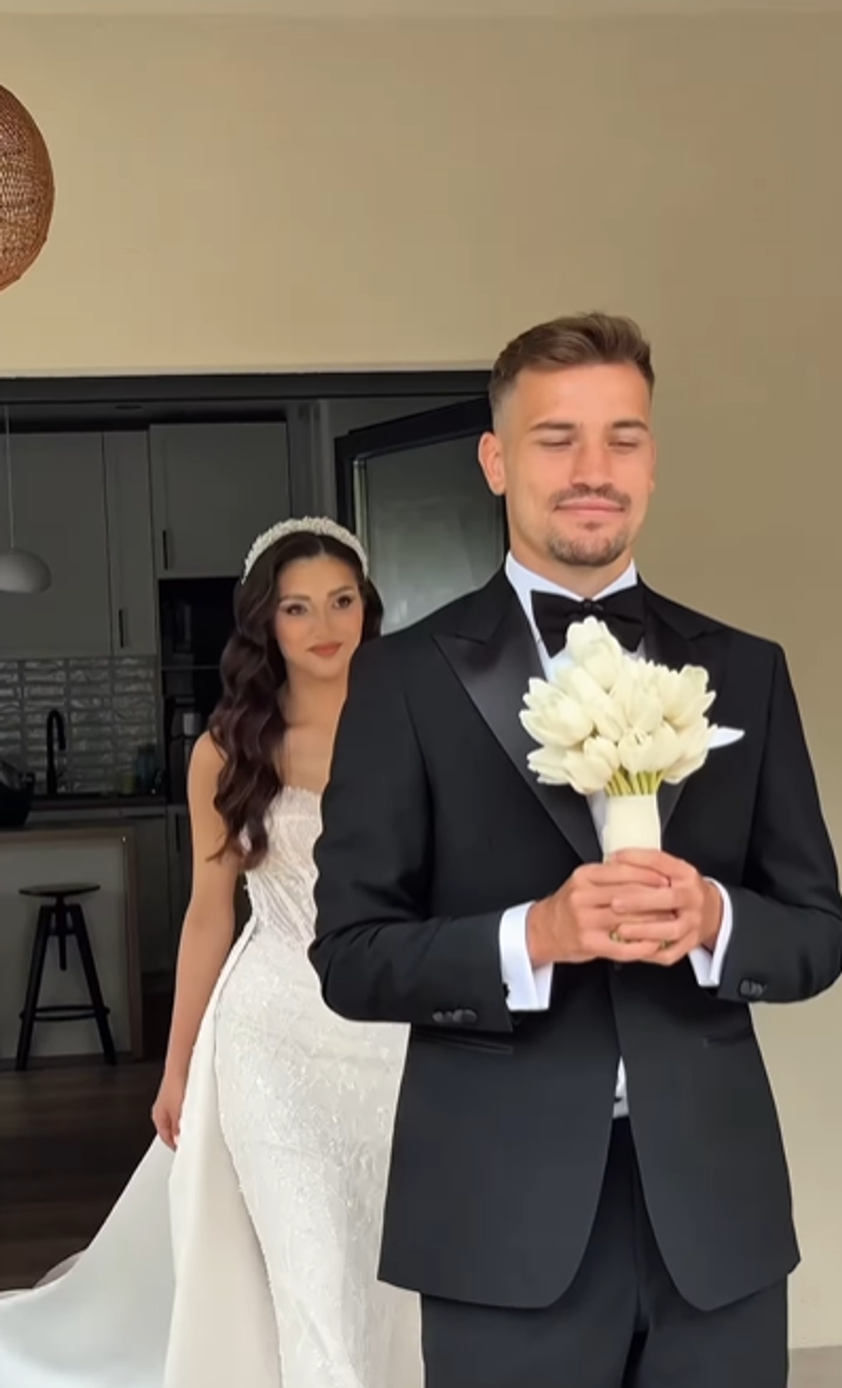 Show la nunta lui Olaru » Au apărut imaginile de la petrecere: Florinel Coman a dansat pe maneaua lui Budescu