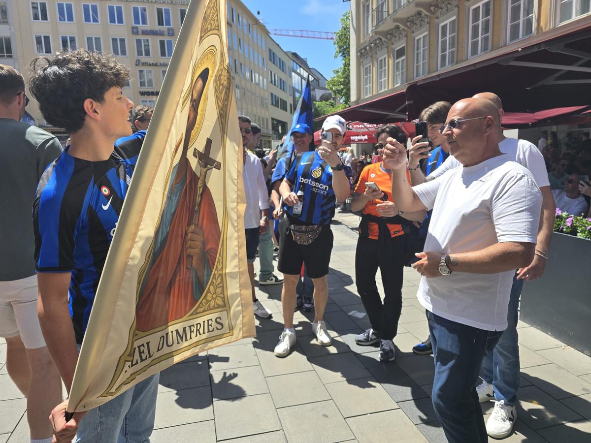 Imagini cu fanii înainte de PSG - Inter, finala Ligii Campionilor
