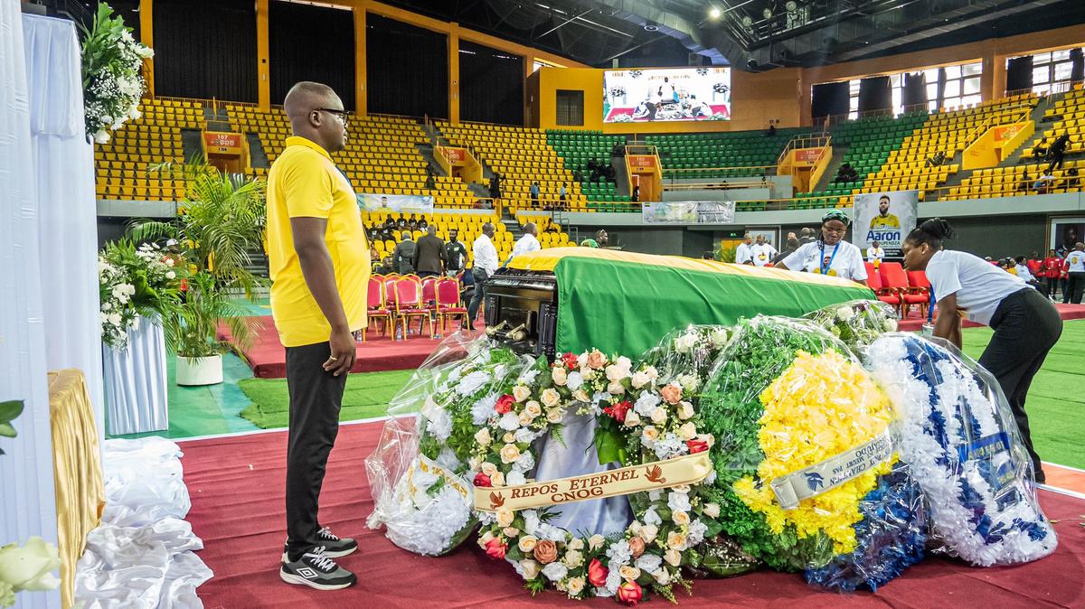 Aaron Boupendza a fost înmormântat în Gabon, la o lună după moartea misterioasă din China