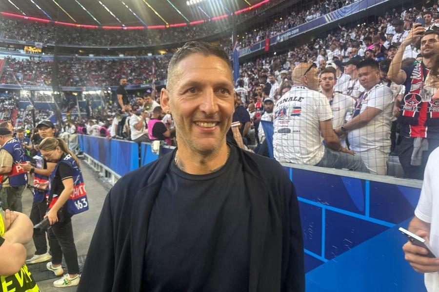 Marco Materazzi, în fața peluzei franceze / FOTO: Ionuț Iordache PSG - Inter Milano 5-0! Le jour de gloire est arrivé! Victorie memorabilă a Parisului, într-o finală arbitrată fără greșeală de Istvan Kovacs!