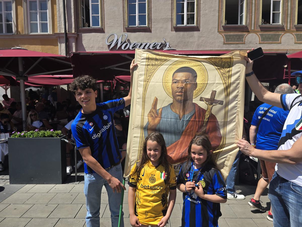 Imagini cu fanii înainte de PSG - Inter, finala Ligii Campionilor