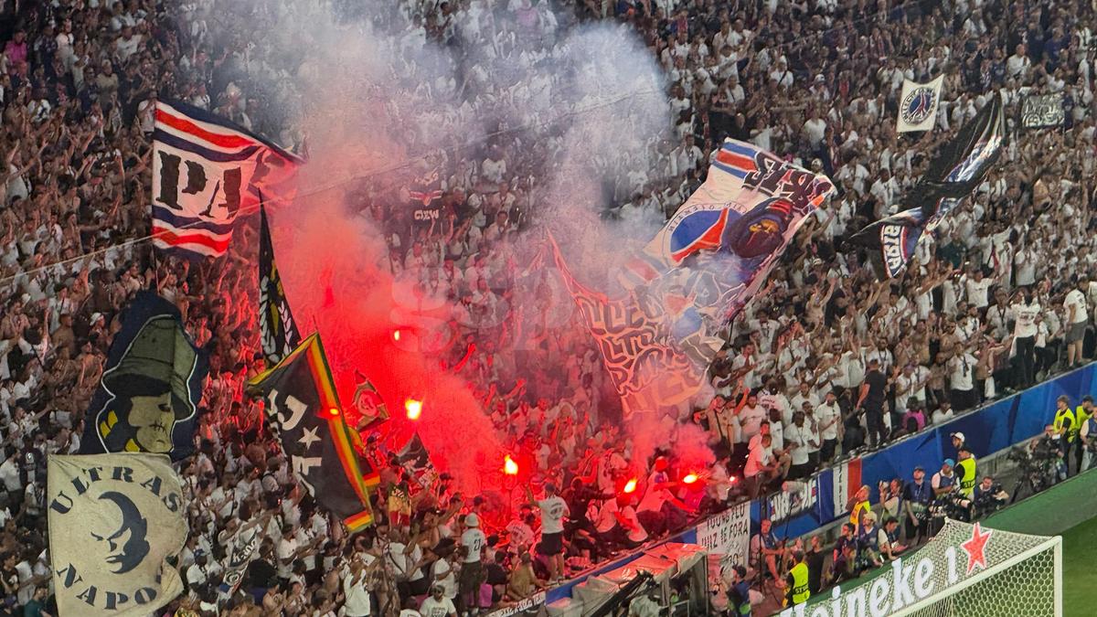 Imaginile pe care UEFA le-ar vrea interzise! PSG show cu torțe