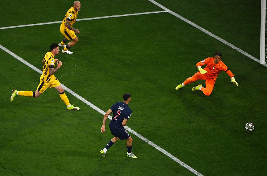 Hakimi, gol din fața porții goale / FOTO: GettyImages Istvan Kovacs, IMPECABIL în PSG - Inter » Cea mai discutată decizie a venit chiar în minutul 90! GSP a analizat toate fazele, fiecare cartonaș