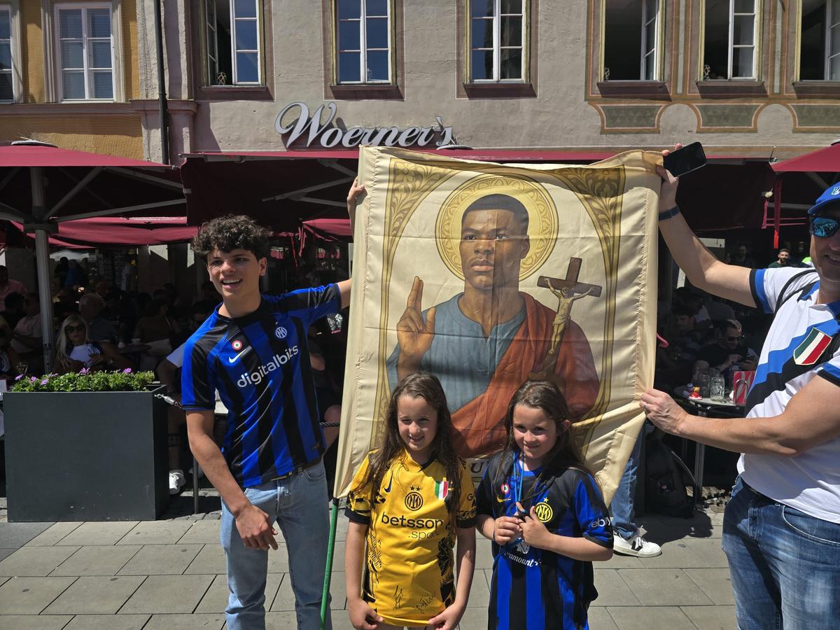 Imagini cu fanii înainte de PSG - Inter, finala Ligii Campionilor