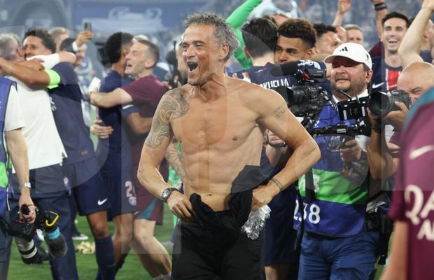 În timp ce Luis Enrique striga că a scris istorie, Dembele făcea un apel important: „Să nu distrugem orașul!”