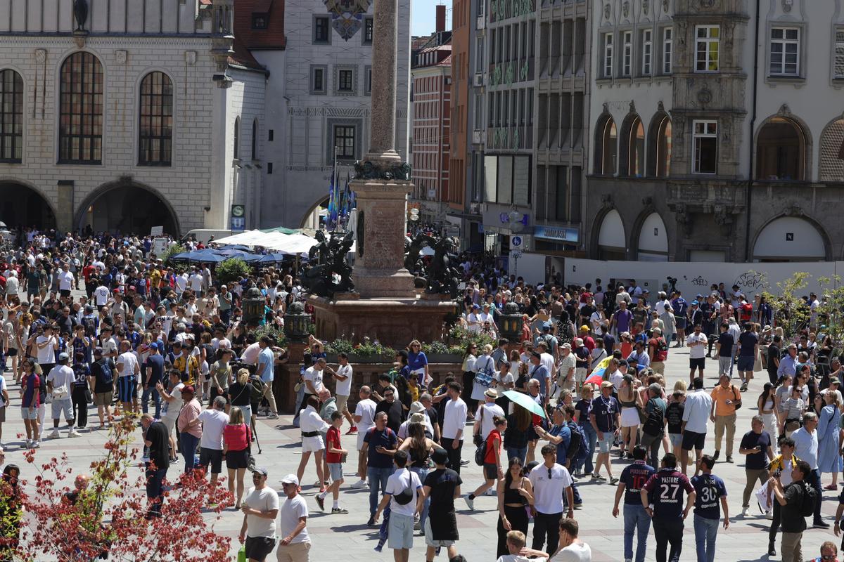 Italienii au invadat Marienplatz! 40.000 de suporteri ai lui Inter sunt la München și au pus stăpânire pe oraș