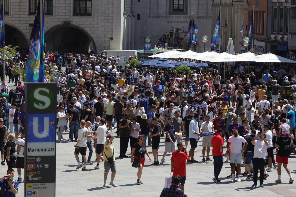 Italienii au invadat Marienplatz! 40.000 de suporteri ai lui Inter sunt la München și au pus stăpânire pe oraș
