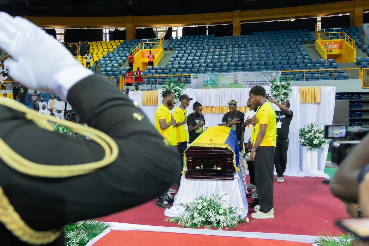 Aaron Boupendza a fost înmormântat în Gabon, la o lună după moartea misterioasă din China