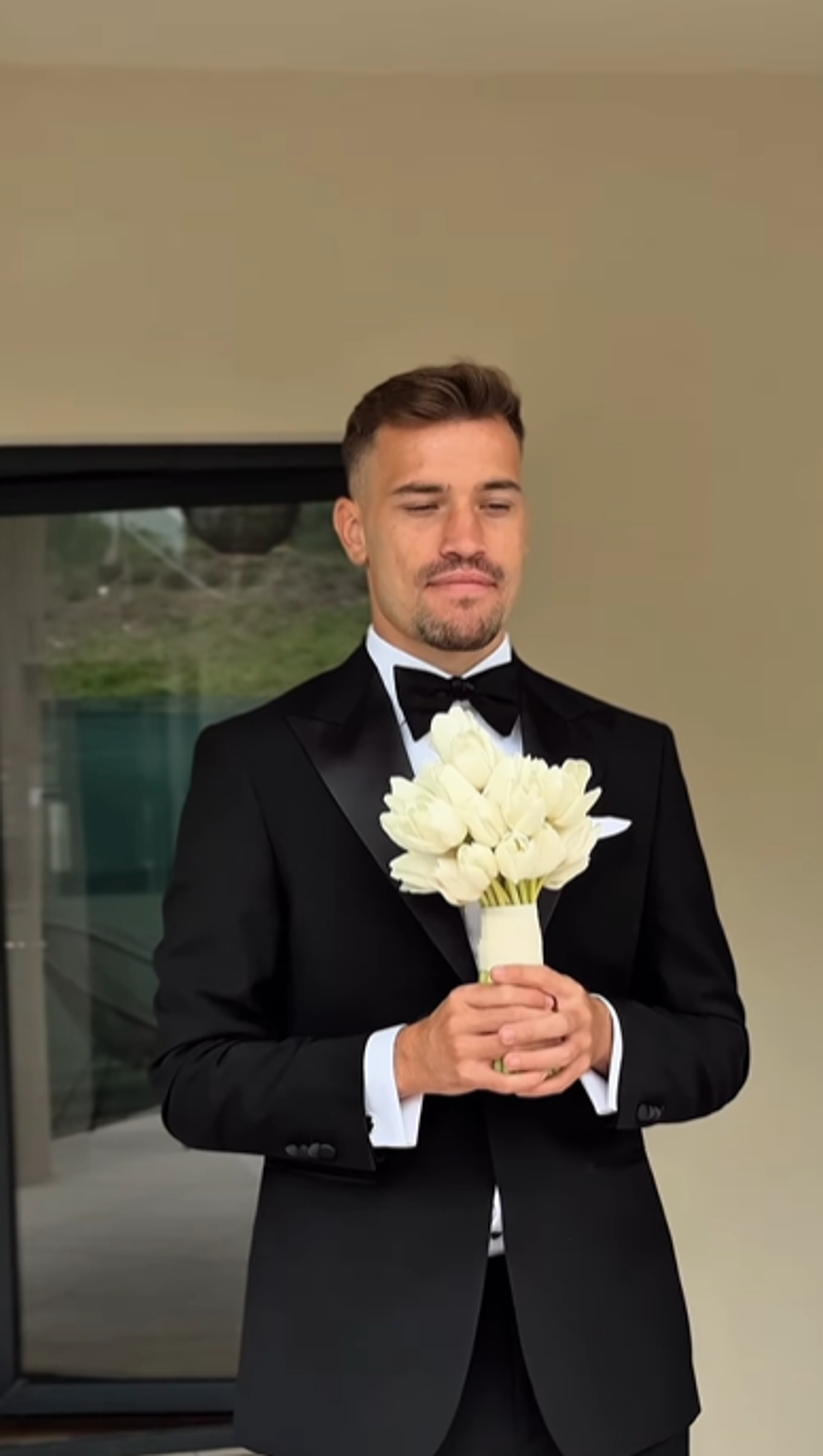 Show la nunta lui Olaru » Au apărut imaginile de la petrecere: Florinel Coman a dansat pe maneaua lui Budescu