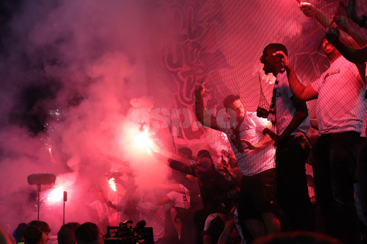 Imaginile pe care UEFA le-ar vrea interzise! PSG show cu torțe