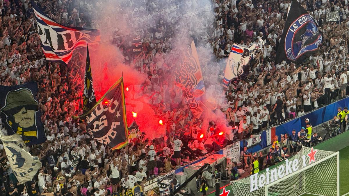 Imaginile pe care UEFA le-ar vrea interzise! PSG show cu torțe