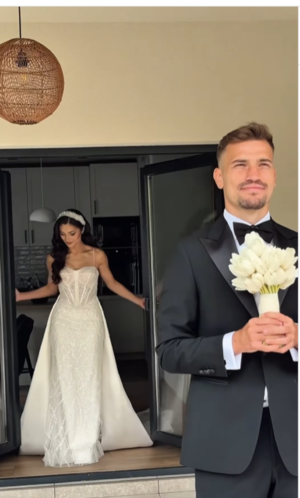 Show la nunta lui Olaru » Au apărut imaginile de la petrecere: Florinel Coman a dansat pe maneaua lui Budescu
