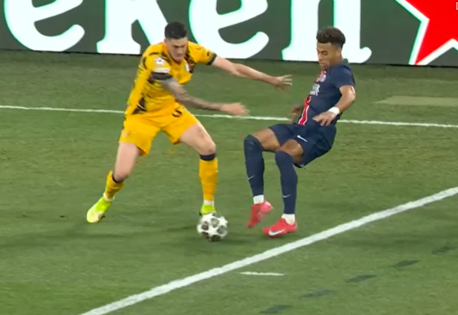 FOTO: Captură TV @Digi Sport 1 Istvan Kovacs, IMPECABIL în PSG - Inter » Cea mai discutată decizie a venit chiar în minutul 90! GSP a analizat toate fazele, fiecare cartonaș