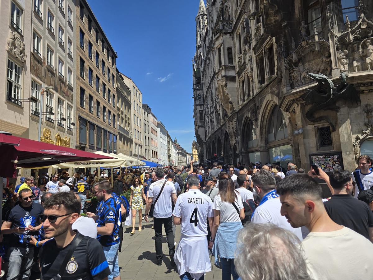 Imagini cu fanii înainte de PSG - Inter, finala Ligii Campionilor
