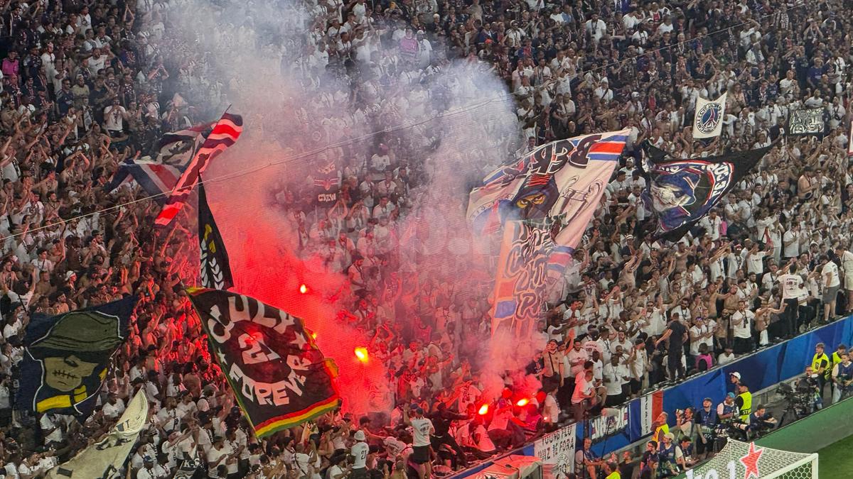 Imaginile pe care UEFA le-ar vrea interzise! PSG show cu torțe