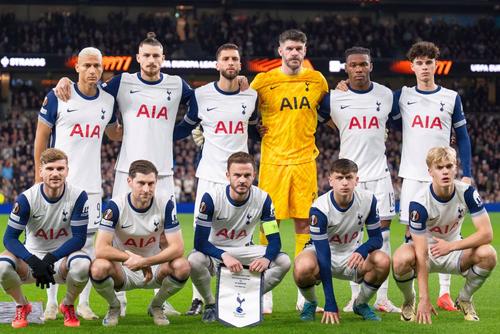 Timo Werner, primul din stânga pe rândul de jos, pleacă de la Spurs