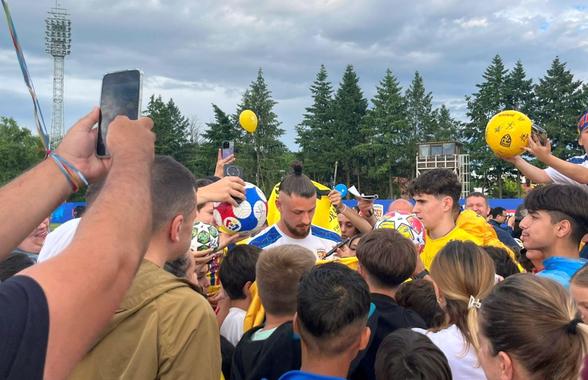 Sute de oameni au venit la antrenamentul lui Gică Hagi » Doi „tricolori” nu s-au putut pregăti