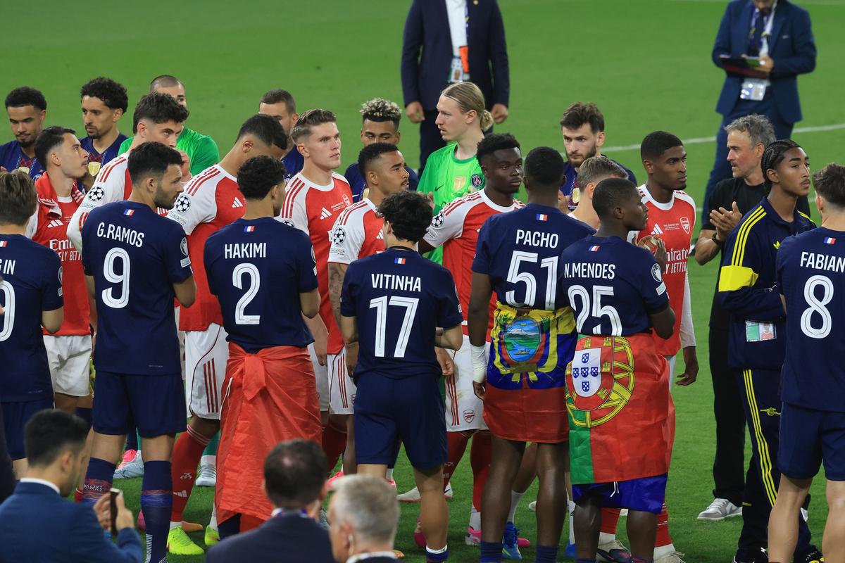 Cele mai tari 50 de cadre surprinse de GSP după PSG - Arsenal » Luis Enrique l-a imitat pe Chivu, uluitor ce a făcut miliardarul qatarez pe teren