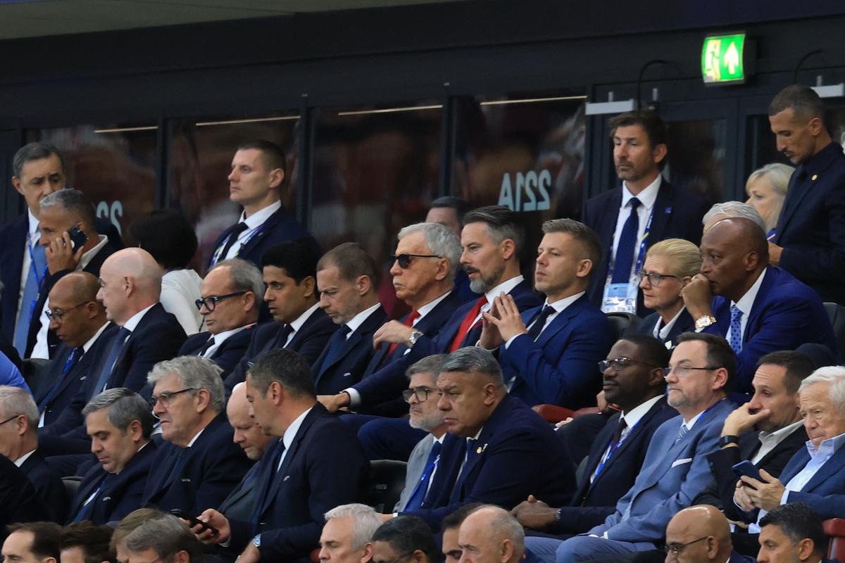 Cele mai tari 50 de cadre surprinse de GSP după PSG - Arsenal » Luis Enrique l-a imitat pe Chivu, uluitor ce a făcut miliardarul qatarez pe teren