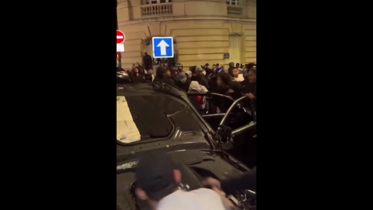 Scene de război în Franța, după finala Ligii » Au dat foc și s-au bătut cu forțele de ordine: 416 arestări!