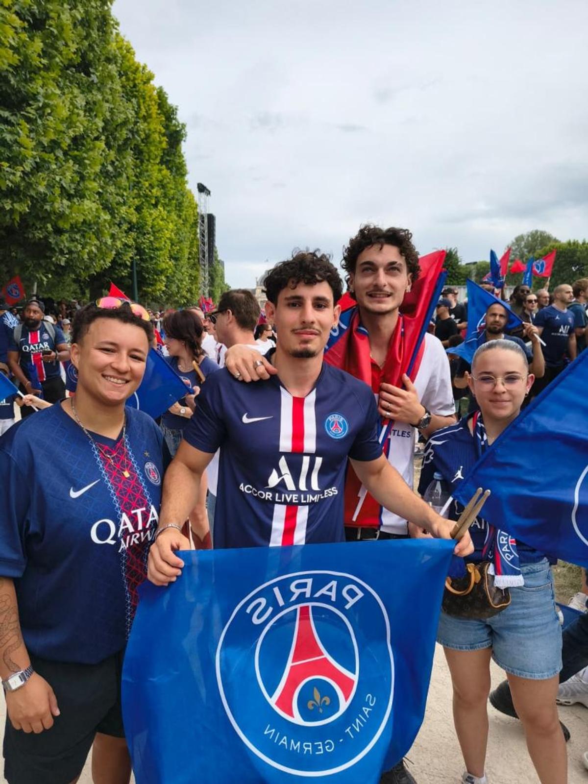 Nebunie și la Paris! Jucătorii lui PSG au sărbătorit în stradă triumful din Liga Campionilor