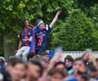 Fotbaliștii lui PSG au sărbătorit cucerirea Ligii Campionilor alături de suporteri