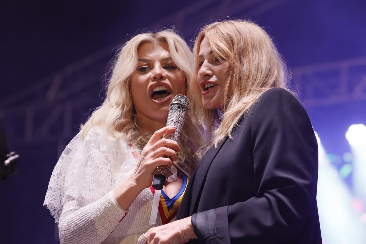 Momente fabuloase pe scenă: Loredana a căzut în genunchi în fața Nadiei, după un duet antologic la Onești