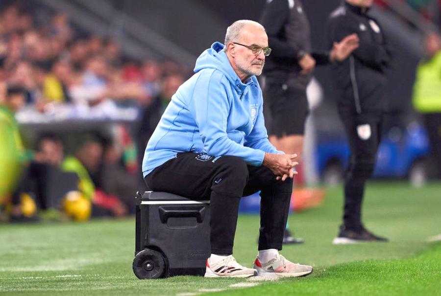 Marcelo Bielsa a anunțat lotul naționalei din Uruguay pentru Campionatul Mondial din SUA, Mexic și Canada/ FOTO Getty Images Marcelo Bielsa a explicat de ce l-a lăsat acasă pe Luis Suarez: „I-am vrut pe ei la Cupa Mondială”