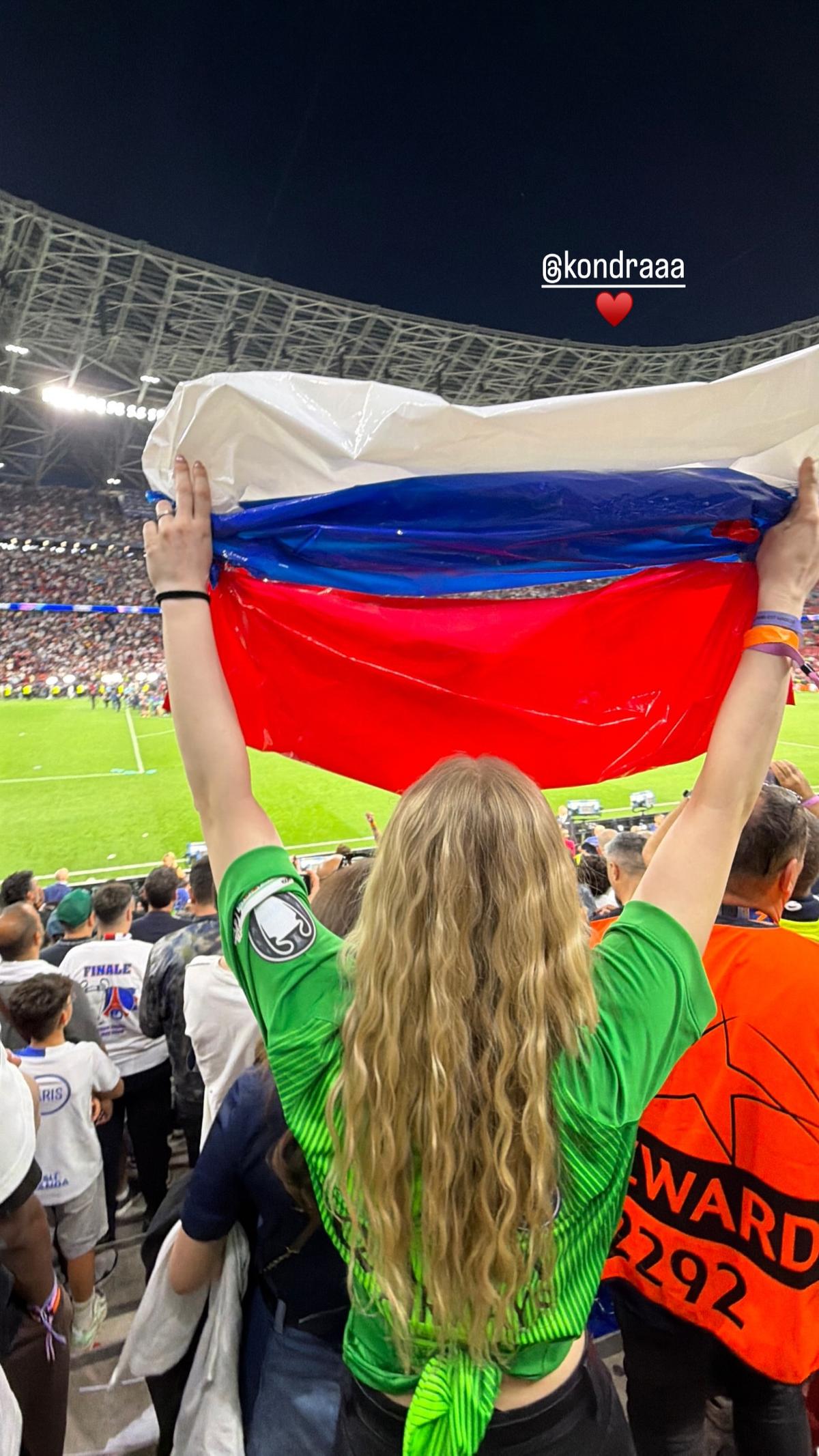 Momentul controversat al finalei UCL! Cine e femeia care a strecurat steagul Rusiei la festivitatea de premiere