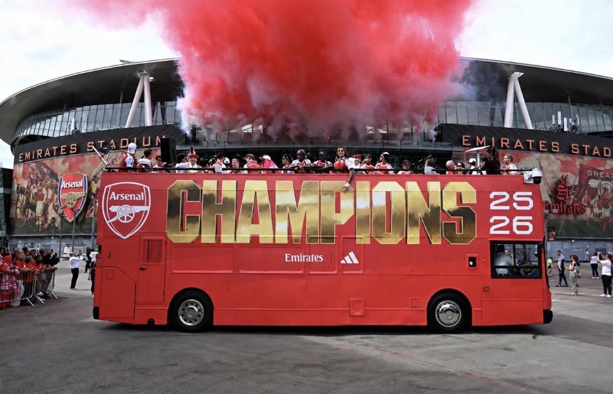 Arsenal a celebrat titlul câștigat în Premier League pe străzile Londrei