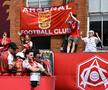 Arsenal a celebrat titlul câștigat în Premier League pe străzile Londrei