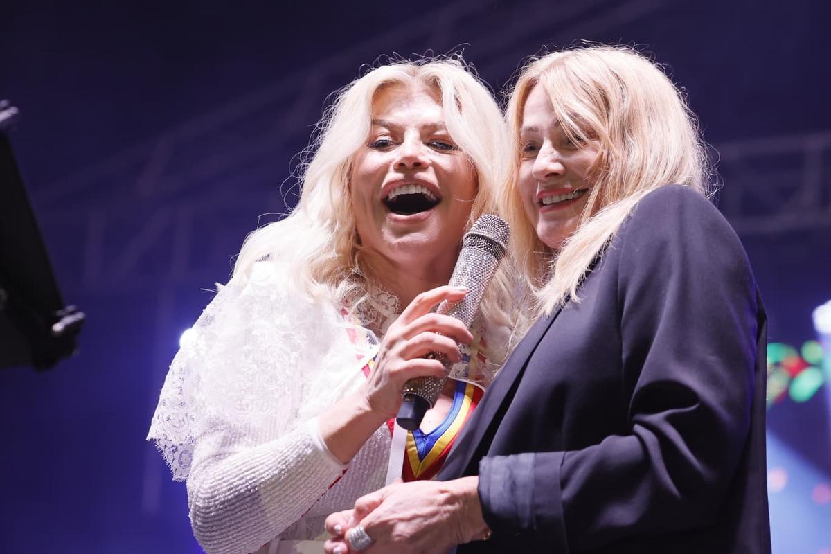 Momente fabuloase pe scenă: Loredana a căzut în genunchi în fața Nadiei, după un duet antologic la Onești
