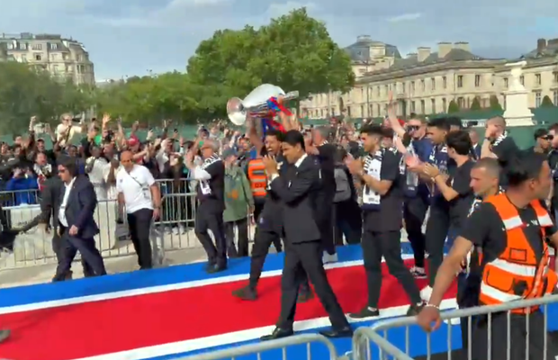 Nebunie și la Paris! Jucătorii lui PSG au sărbătorit în stradă triumful din Liga Campionilor