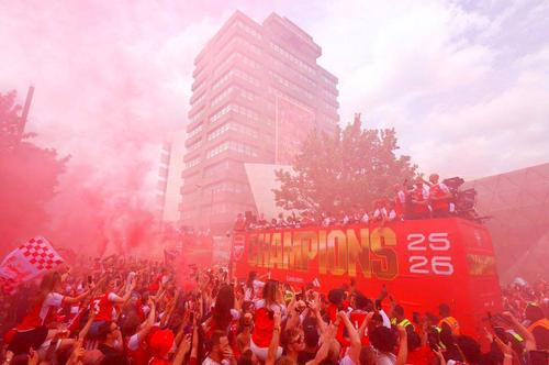 Arsenal a celebrat titlul din Premier League în fața a peste 500.000 de suporteri