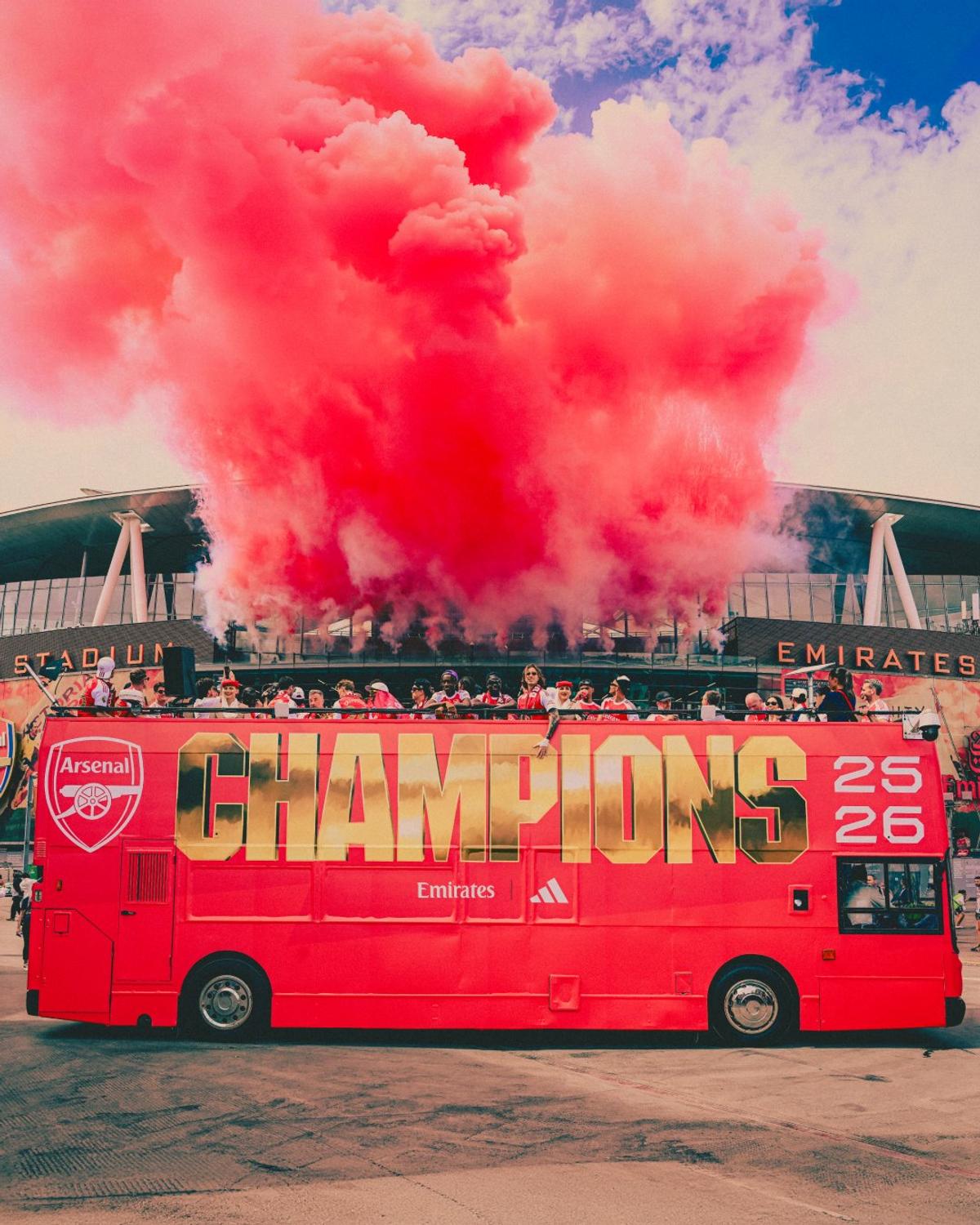Arsenal a celebrat titlul câștigat în Premier League pe străzile Londrei