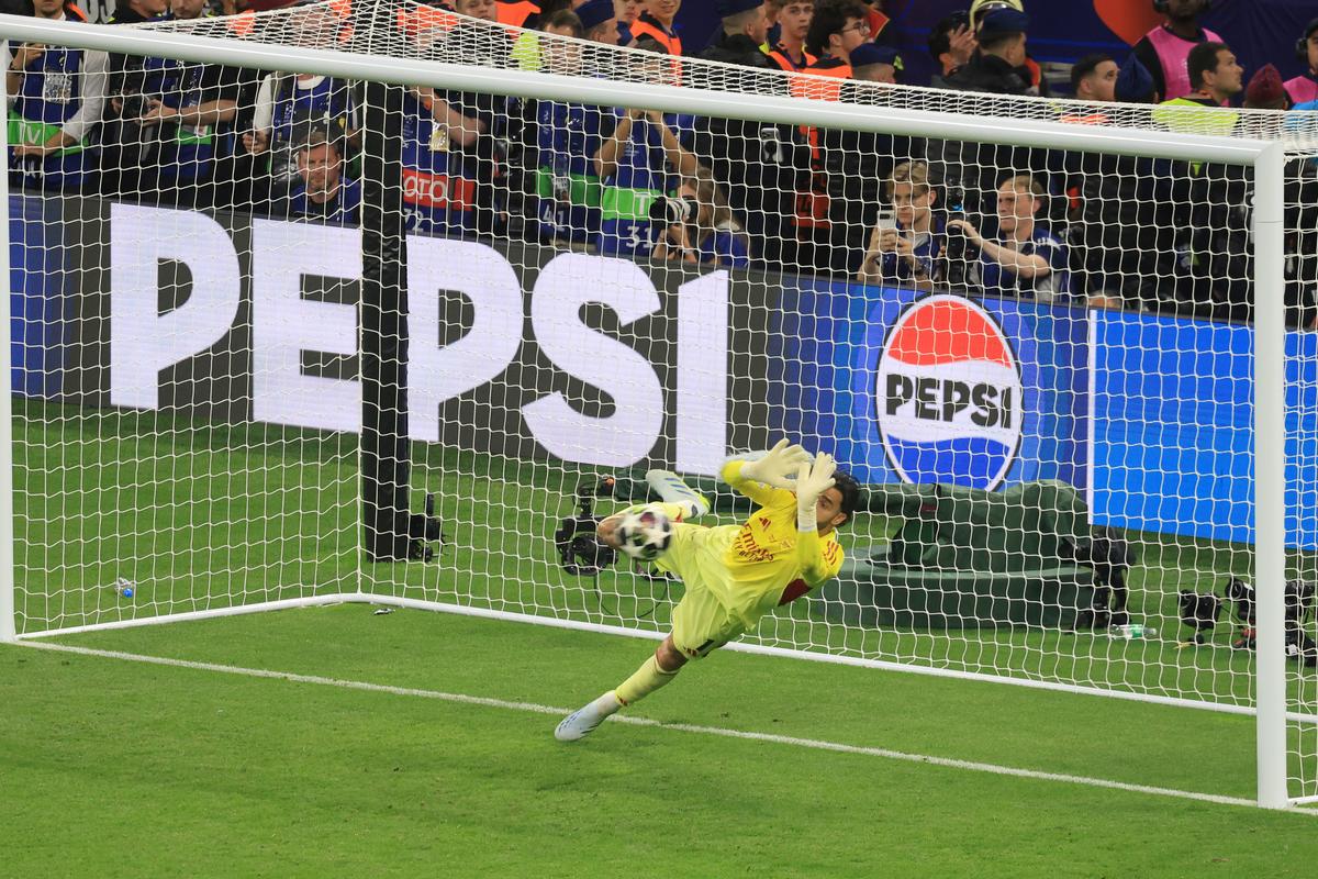 Cele mai tari 50 de cadre surprinse de GSP după PSG - Arsenal » Luis Enrique l-a imitat pe Chivu, uluitor ce a făcut miliardarul qatarez pe teren