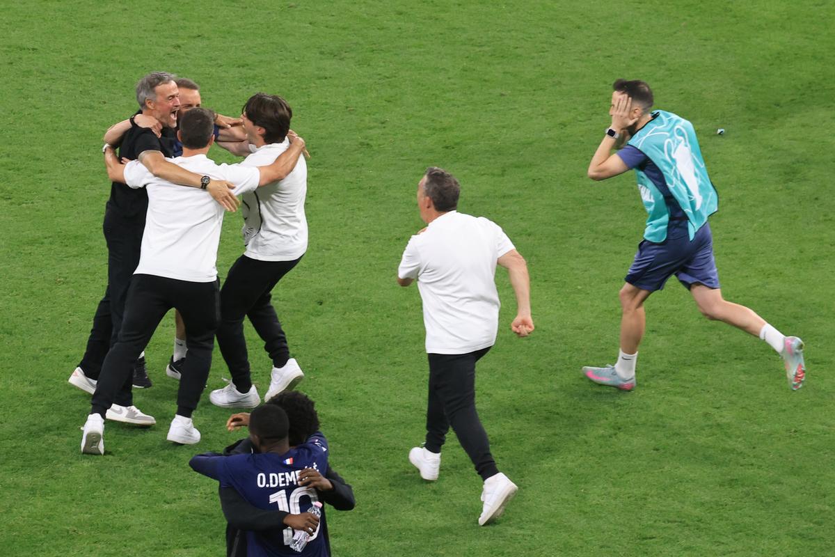 Cele mai tari 50 de cadre surprinse de GSP după PSG - Arsenal » Luis Enrique l-a imitat pe Chivu, uluitor ce a făcut miliardarul qatarez pe teren