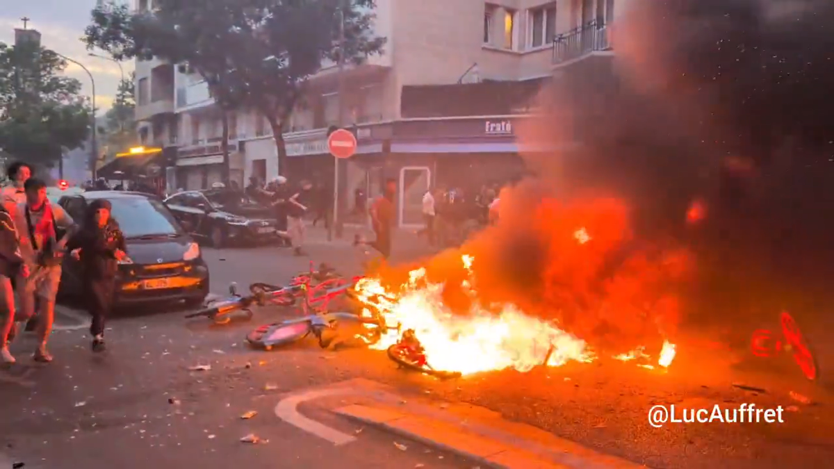 Scene de război în Franța, după finala Ligii » Au dat foc și s-au bătut cu forțele de ordine: 416 arestări!