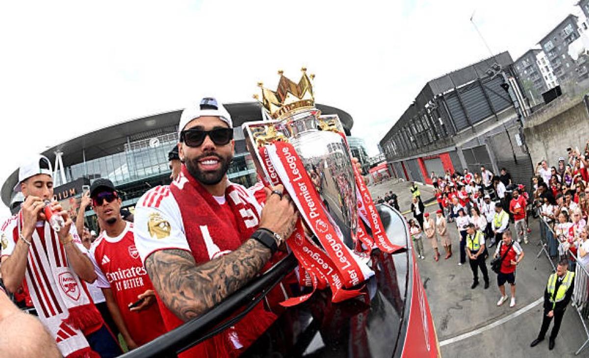 Arsenal a celebrat titlul câștigat în Premier League pe străzile Londrei