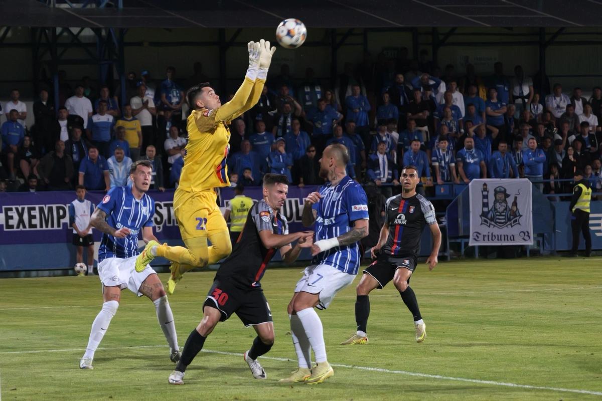 Farul se menține chinuitor în Superliga! Chindia a clacat lamentabil la loviturile de departajare