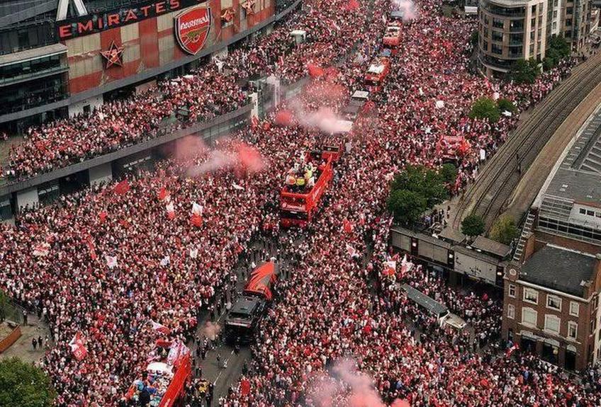 Arsenal celebrează titlul din Premier League în fața a peste 500.000 de suporteri