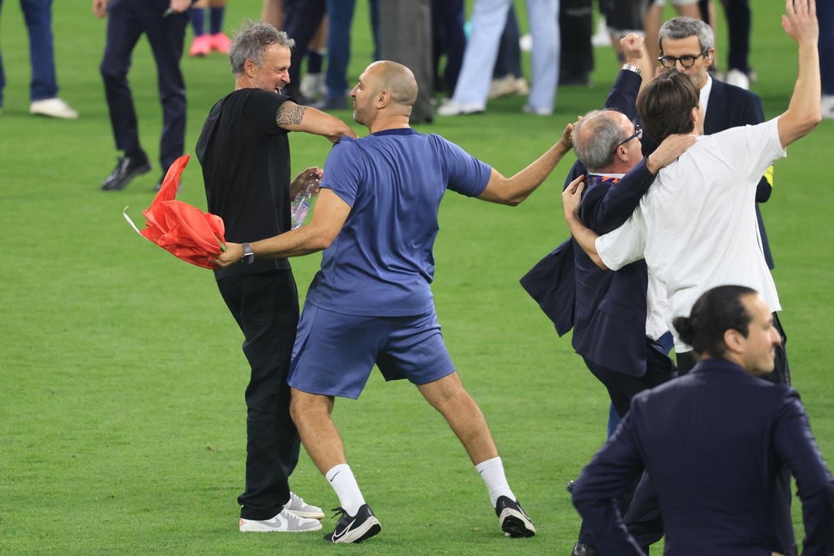 Cele mai tari 50 de cadre surprinse de GSP după PSG - Arsenal » Luis Enrique l-a imitat pe Chivu, uluitor ce a făcut miliardarul qatarez pe teren