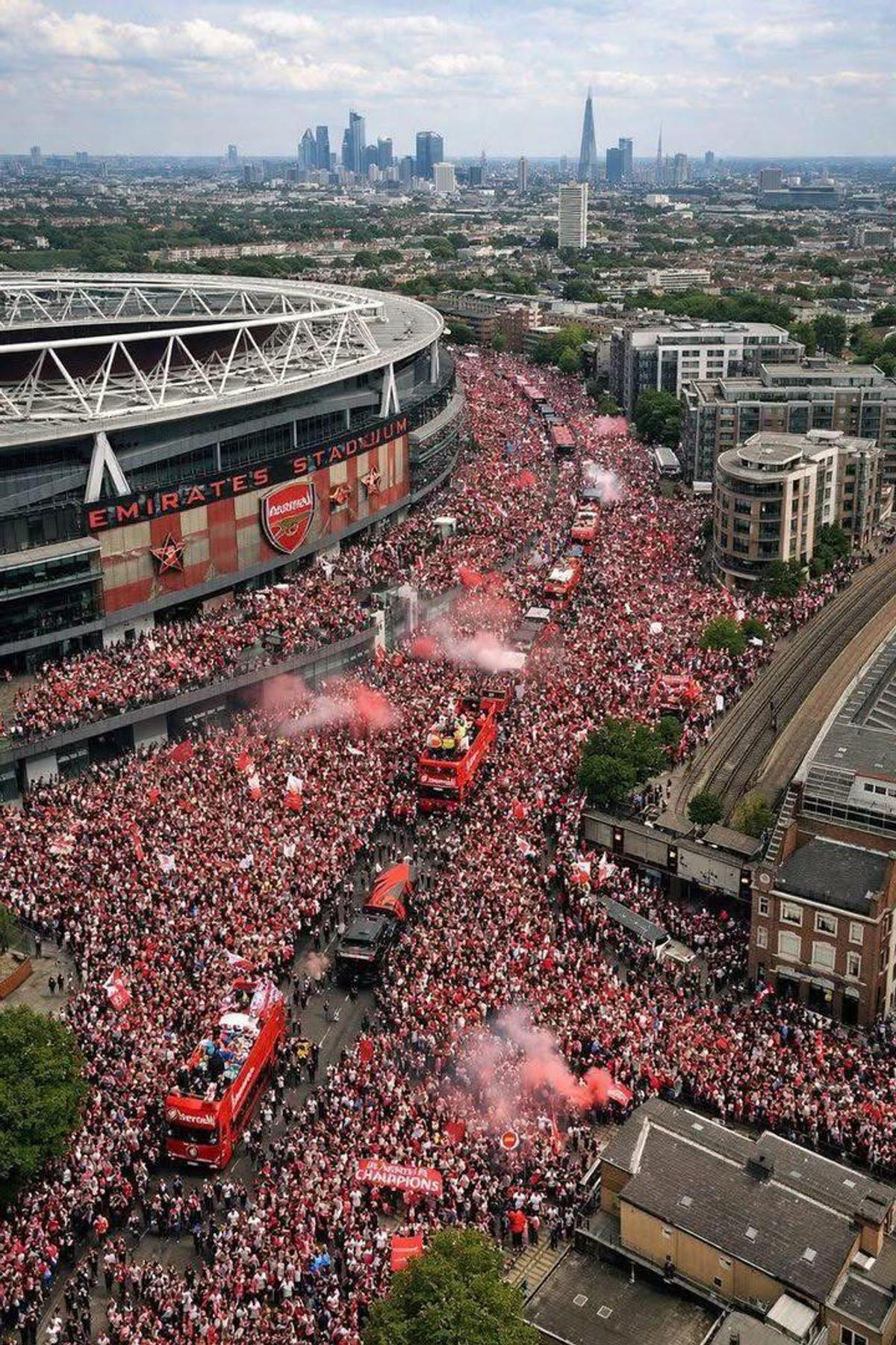 Arsenal a celebrat titlul câștigat în Premier League pe străzile Londrei
