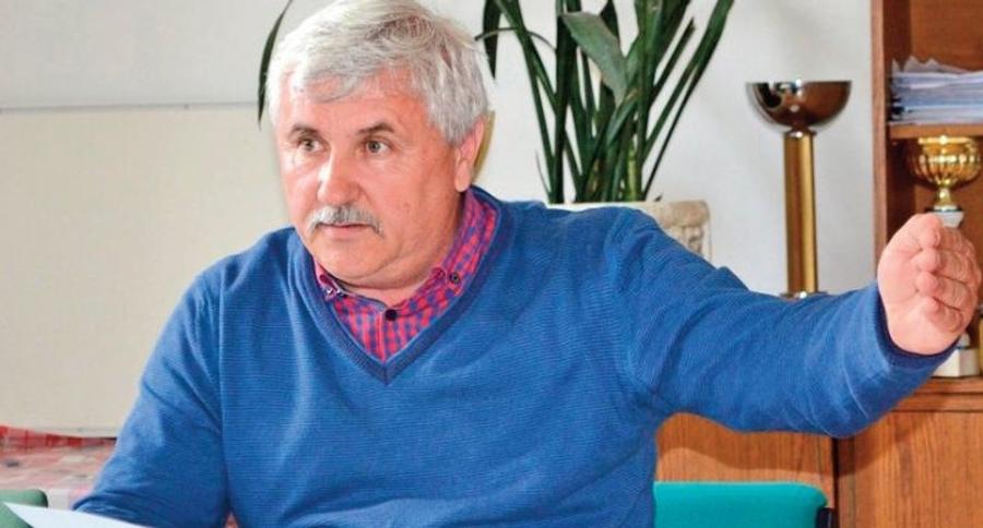 Ștefan Szilagyi, actualul președinte al AJF Satu Mare, fost conducător la Olimpia Satu Mare. Sursă: Gazeta Nord Vest VIDEO EXCLUSIV Satu Mare, tupeu și mai mare: play-off ilegal, la negru, jucat sub ochii primarului fără mască și ai AFJ: ”Dacă vine DSP-ul, spuneți că jucați un amical”