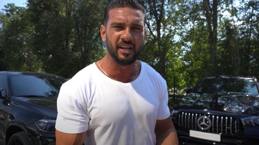 Dorian Popa, 31 de ani, cântăreț, youtuber și actor, devenit celebru după rolul din Lala Band, a decis să renunțe la mașina sa, un BMW X6, și să își cumpere un superbolid de peste 100.000 de euro.