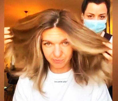 Simona Halep și-a schimbat look-ul