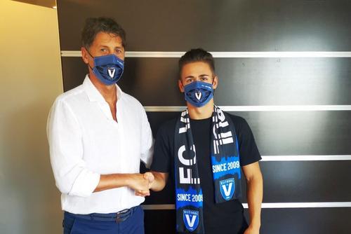 Victor Fernandez (dreapta) a semnat cu VIitorul